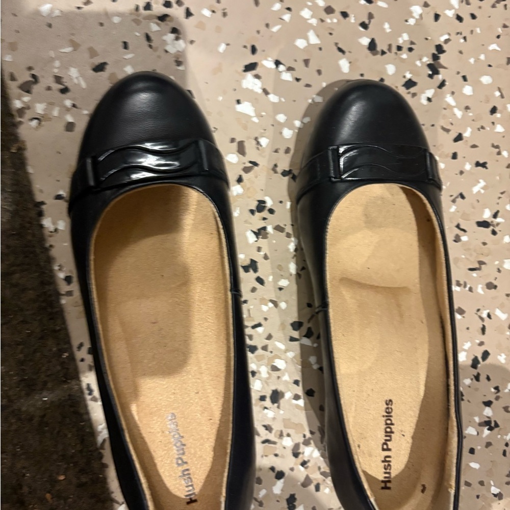 Hush Puppies Black Leather Slip-On Ballet Flats with Bow Accent. Fits US 7 size